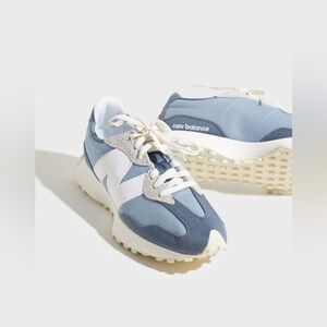 🆕 New Balance 327 Sneakers light blue